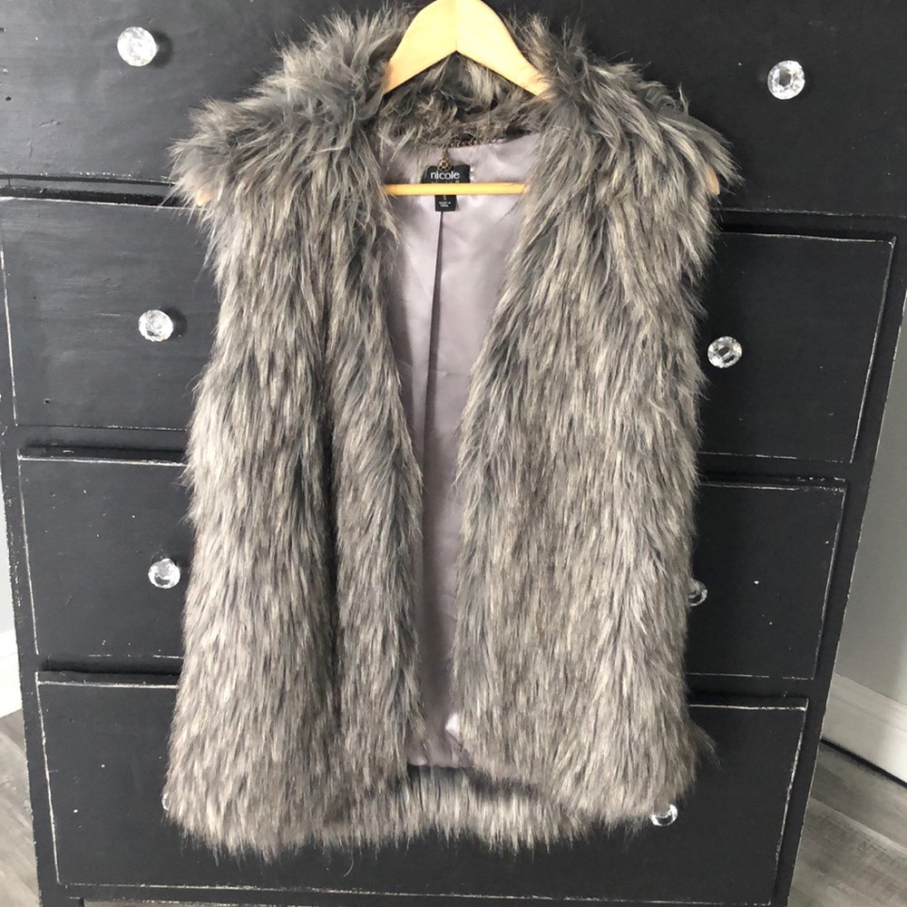 Nicole Miller faux fur vest size small